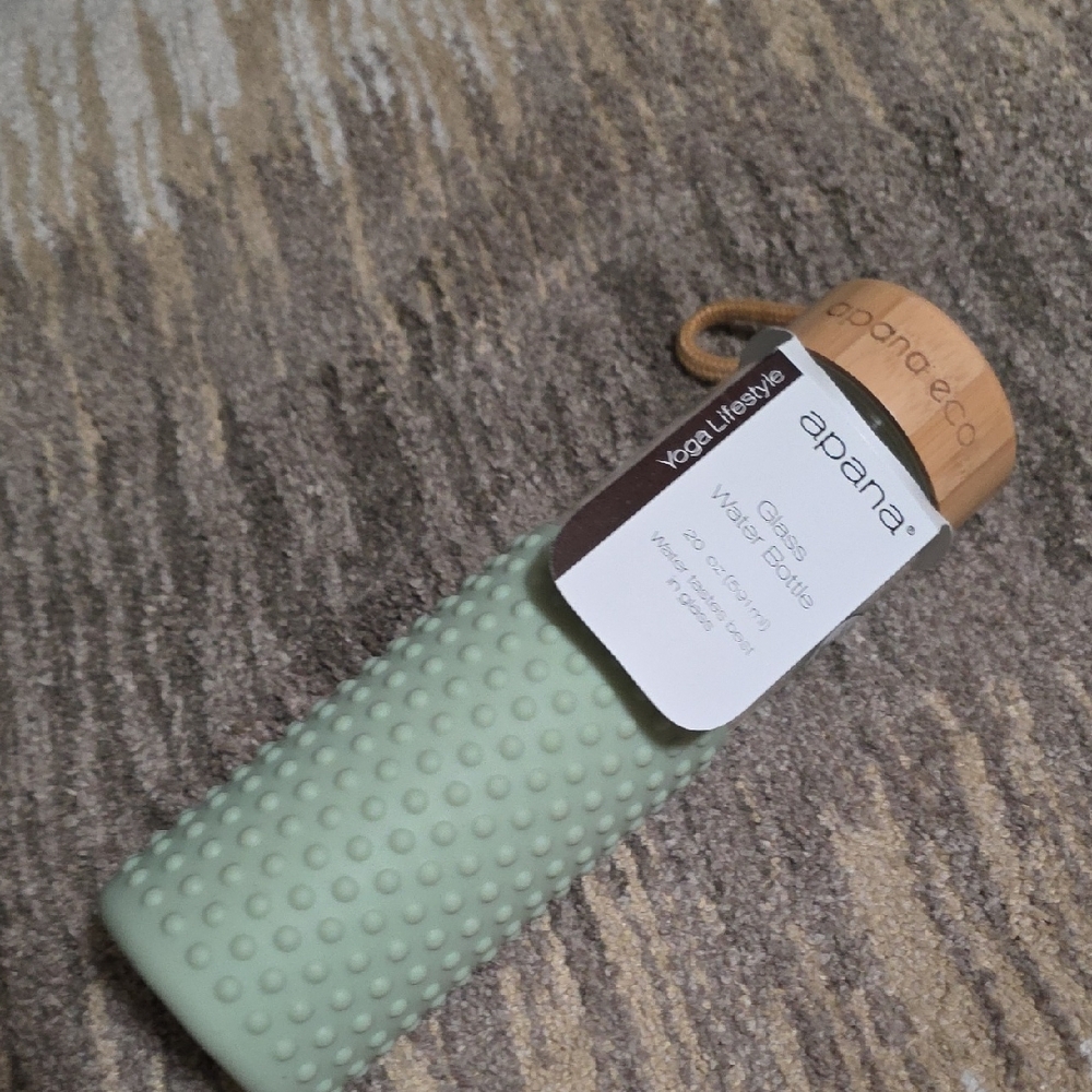 New! Apana Mint Silicone Glass Bottle with Bamboo Lid